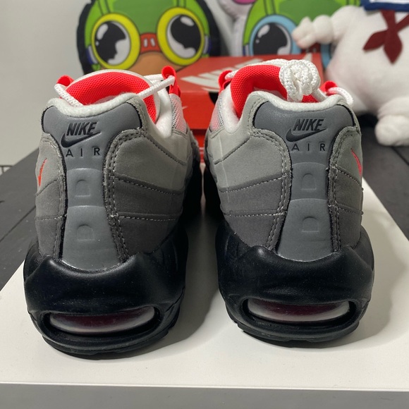 BRAND NEW!! Nike Air Max 95 OG Solar Red (2018) - Picture 2 of 4